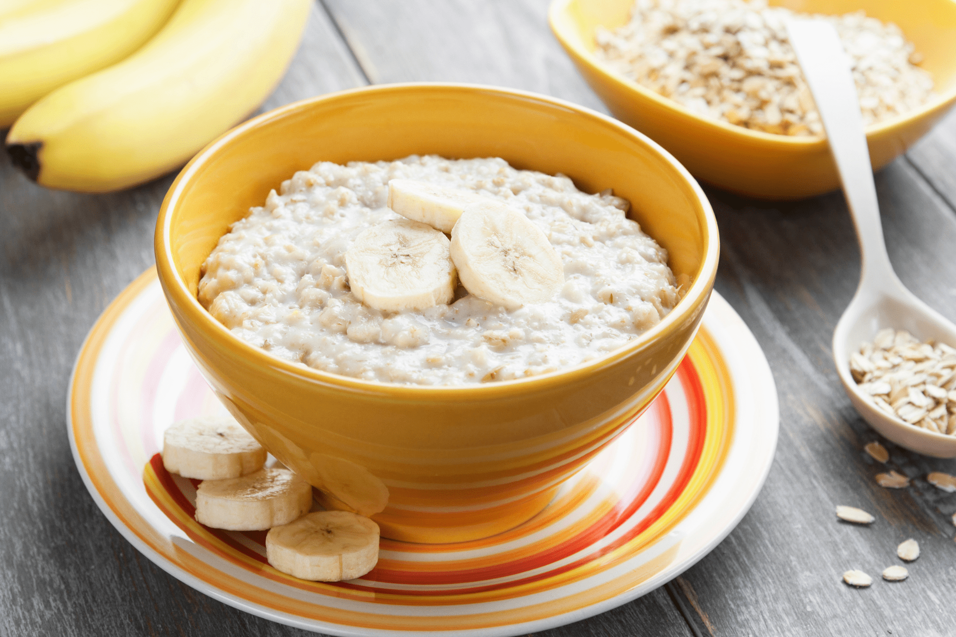 oatmeal with bananas in the bowl